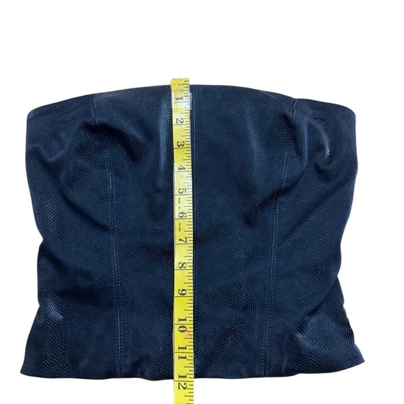 Kirius.Elegant Black Strapless Top - Picture 4 of 10